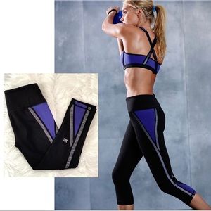 Victoria’s Secret Sport Knockout Capri Leggings Size XS